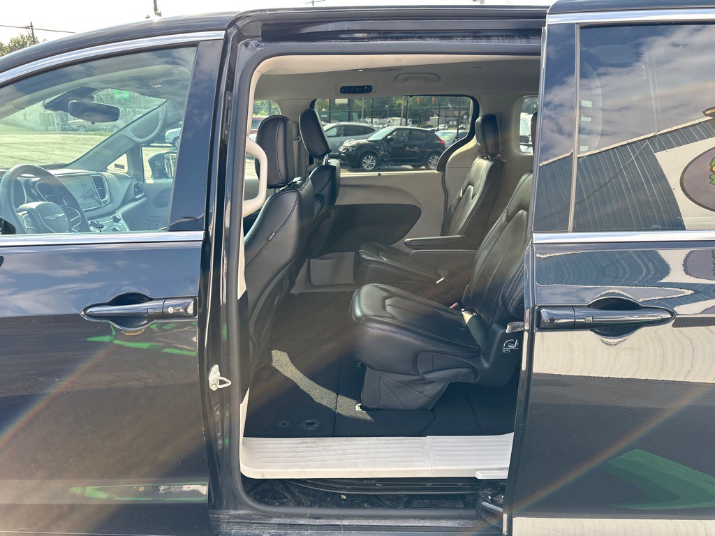 2023 Chrysler Pacifica Image 14