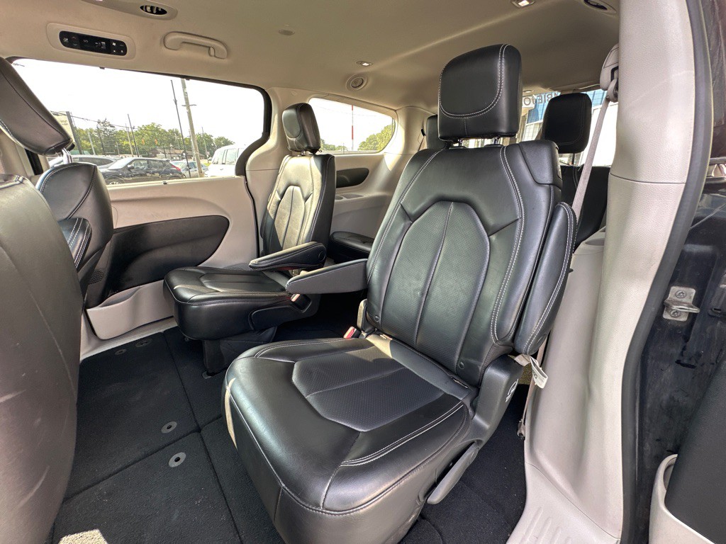 2023 Chrysler Pacifica Image 15