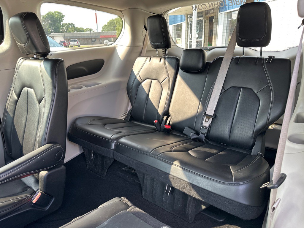 2023 Chrysler Pacifica Image 16