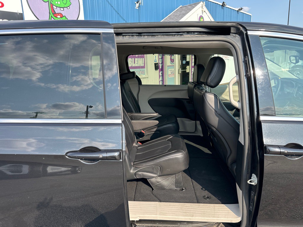 2023 Chrysler Pacifica Image 17