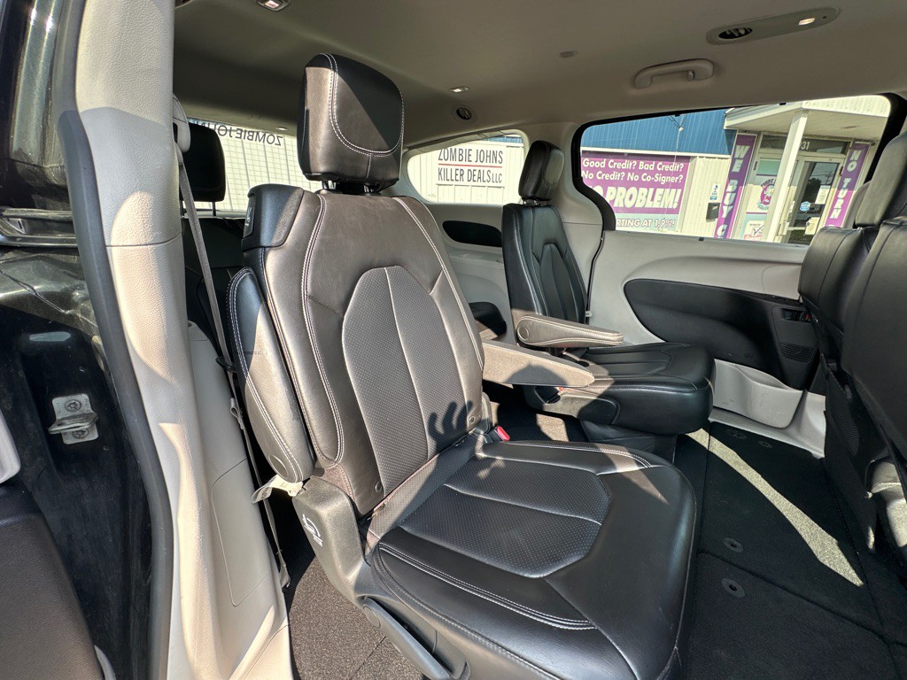 2023 Chrysler Pacifica Image 18