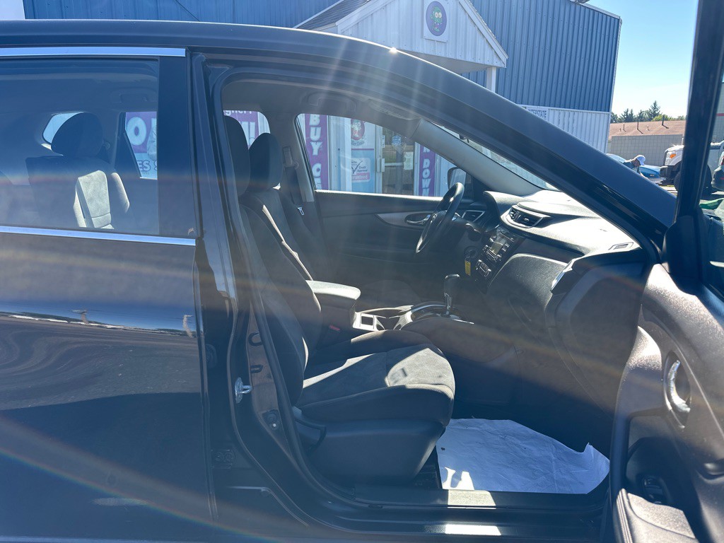 2015 Nissan Rogue Image 21