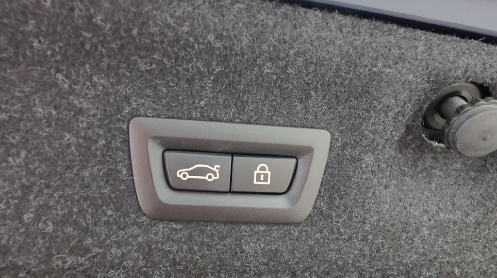 2021 BMW M4 Image 40