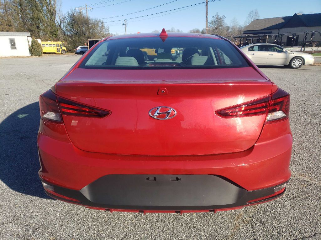 2020 Hyundai Elantra Image 3