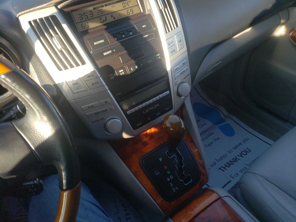 2009 Lexus RX Image 16