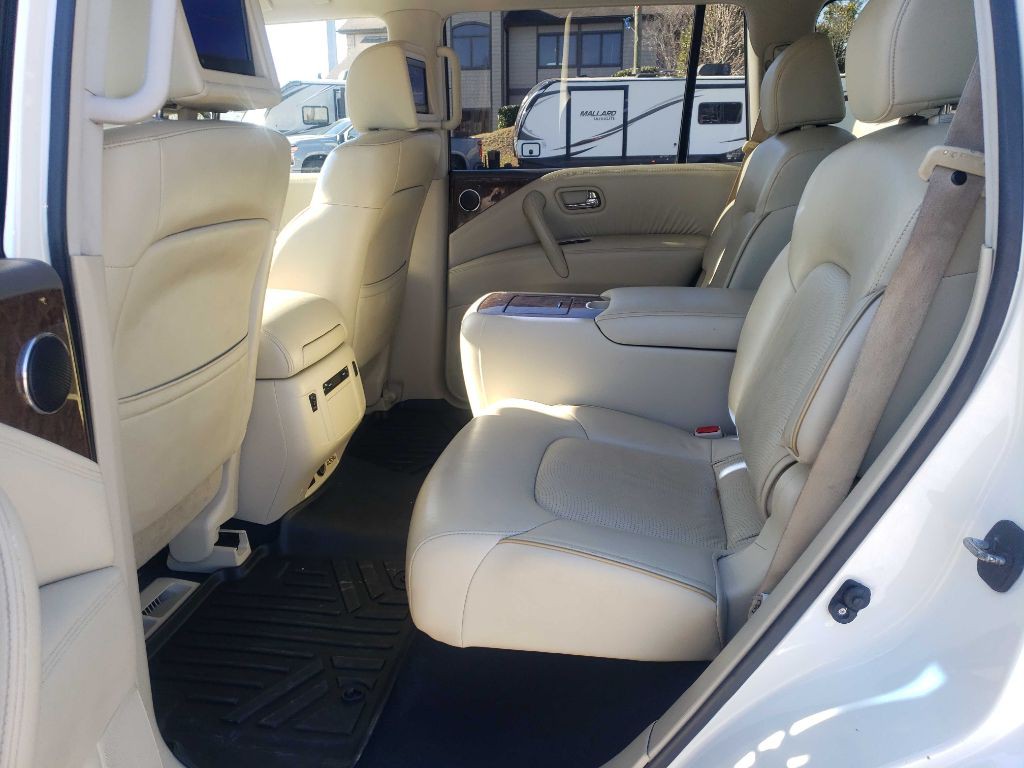 2016 INFINITI QX80 Image 11