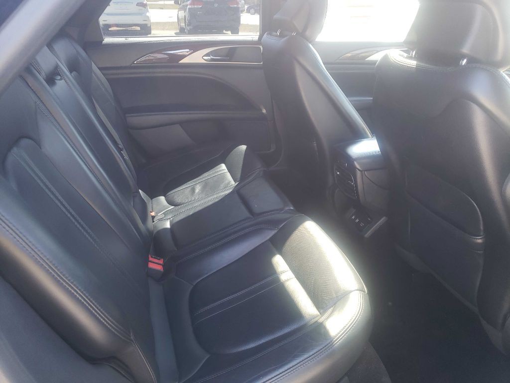 2017 Lincoln MKZ Image 4