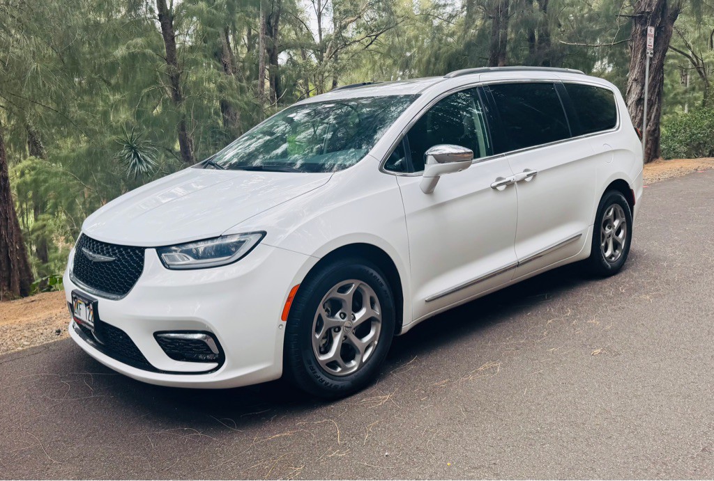 2022 Chrysler Pacifica Image 1