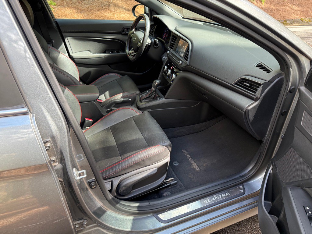 2019 Hyundai Elantra Image 17