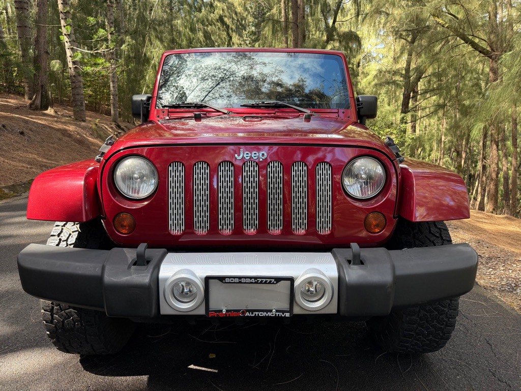 2011 Jeep Wrangler Unlimited Image 2