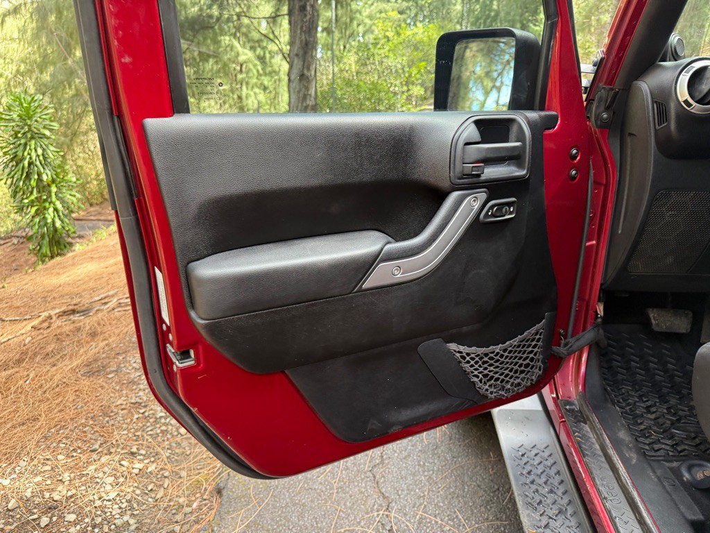 2011 Jeep Wrangler Unlimited Image 9