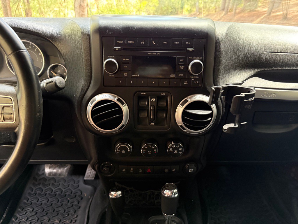 2011 Jeep Wrangler Unlimited Image 13