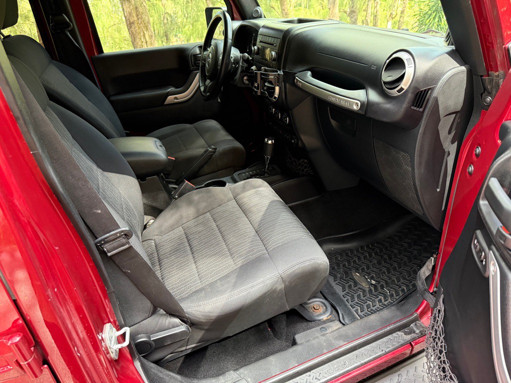 2011 Jeep Wrangler Unlimited Image 14