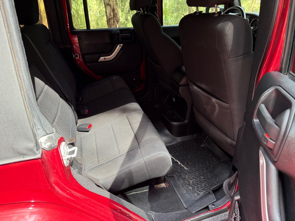 2011 Jeep Wrangler Unlimited Image 16