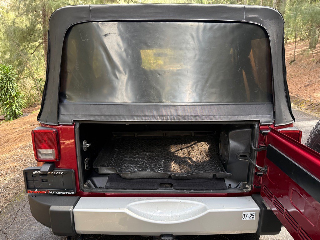 2011 Jeep Wrangler Unlimited Image 17