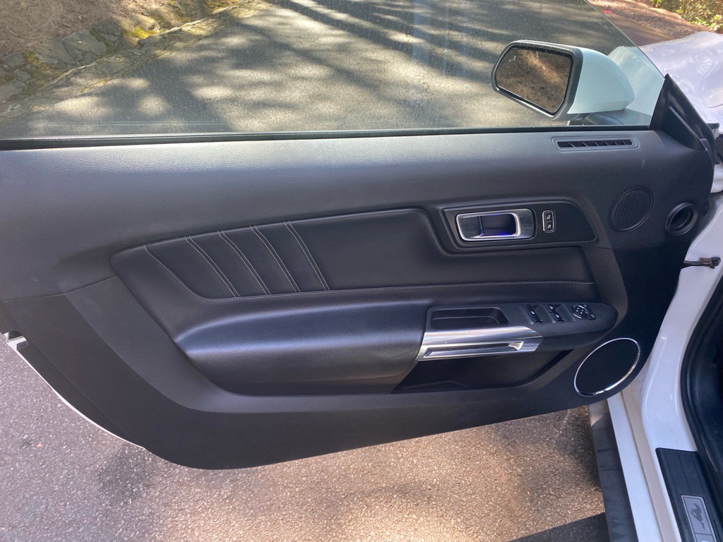 2021 Ford Mustang Image 24