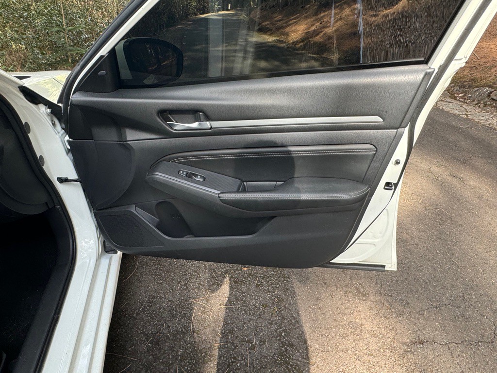 2019 Nissan Altima Image 17