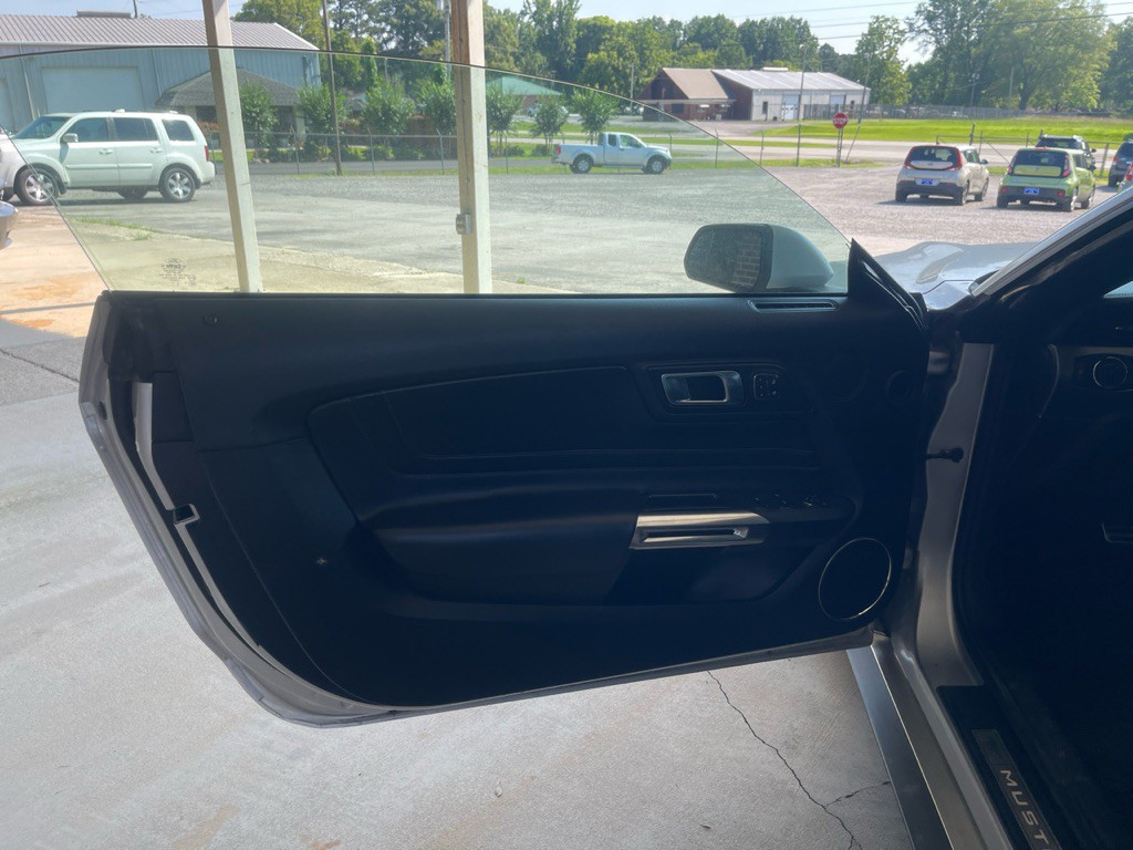 2019 Ford Mustang Image 12