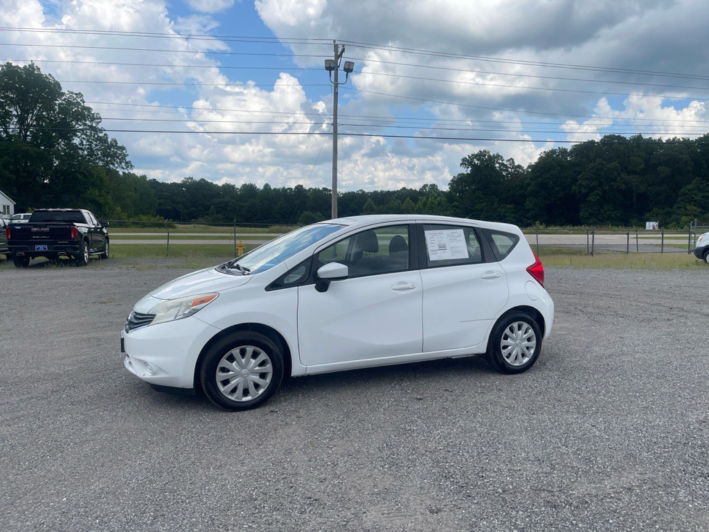 2015 Nissan Versa Image 1