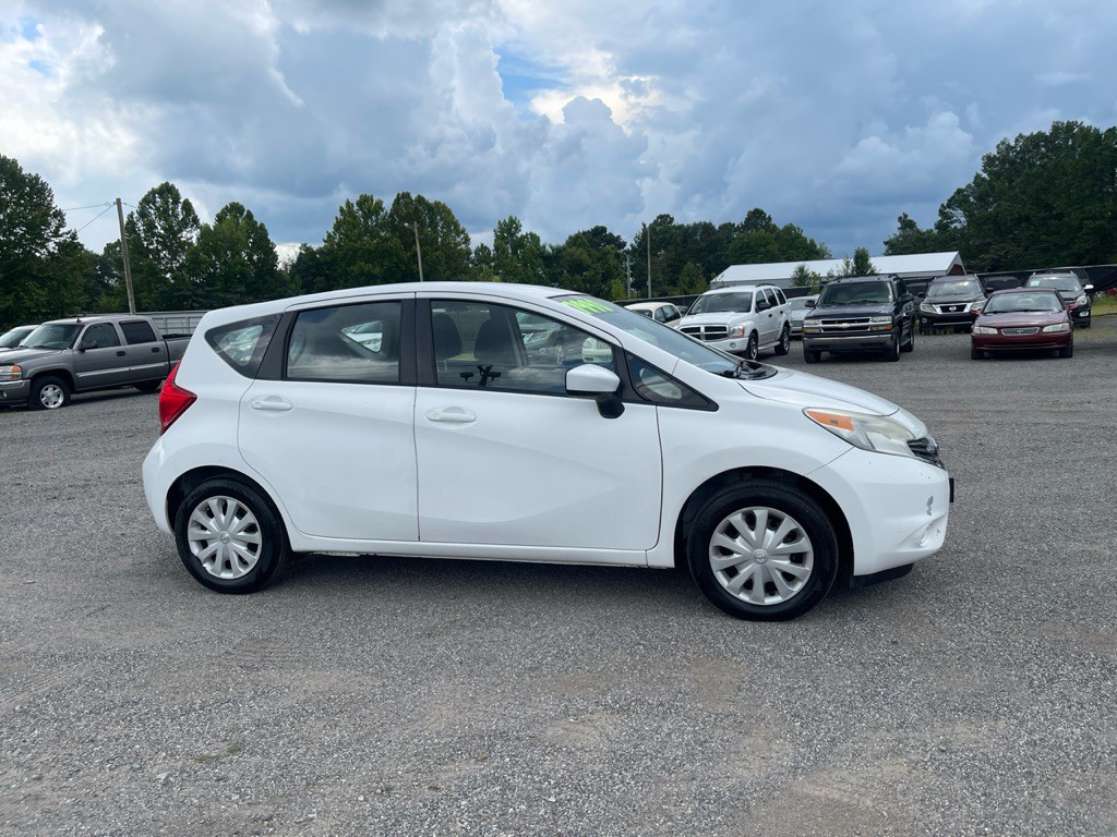 2015 Nissan Versa Image 3