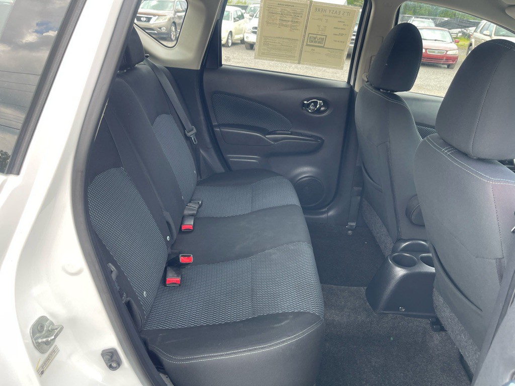 2015 Nissan Versa Image 17