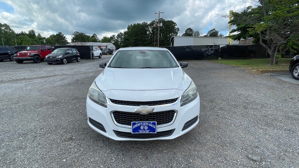 2015 Chevrolet Malibu Image 2