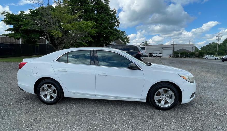 2015 Chevrolet Malibu Image 3