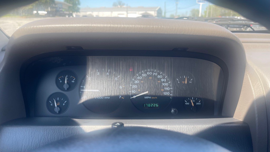 2004 Jeep Grand Cherokee Image 9
