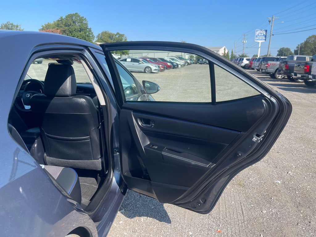 2017 Toyota Corolla Image 16
