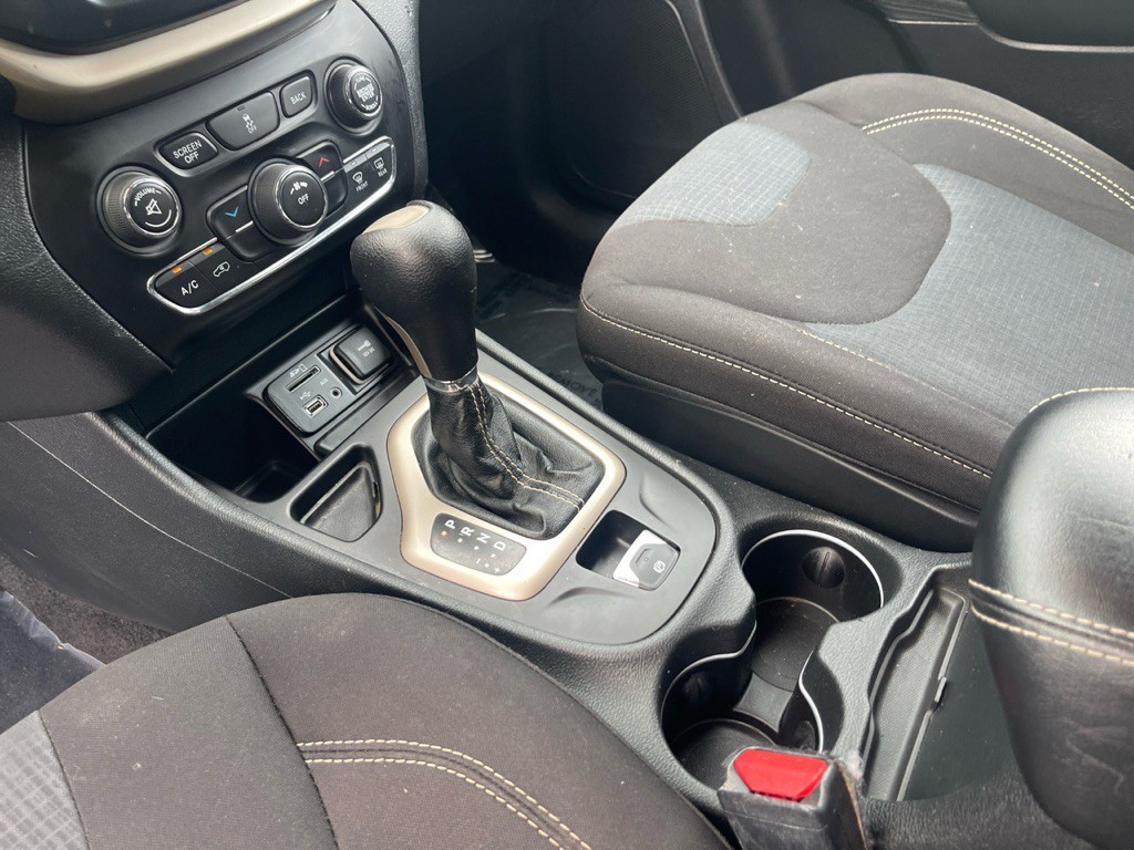 2016 Jeep Cherokee Image 13