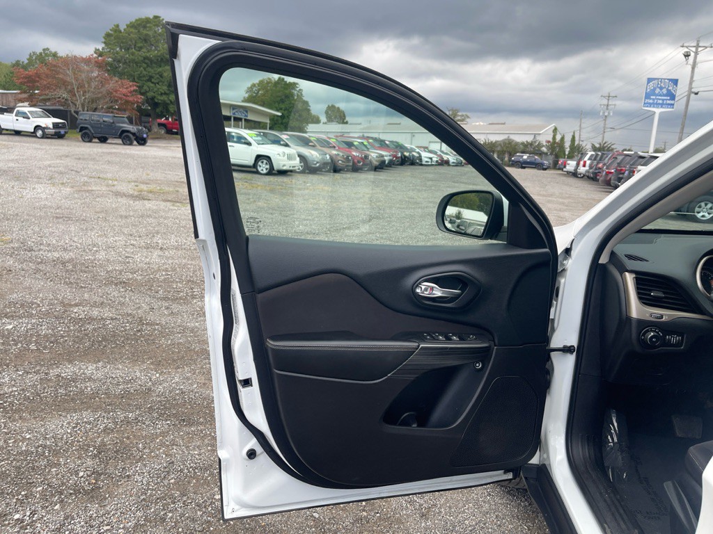 2016 Jeep Cherokee Image 14