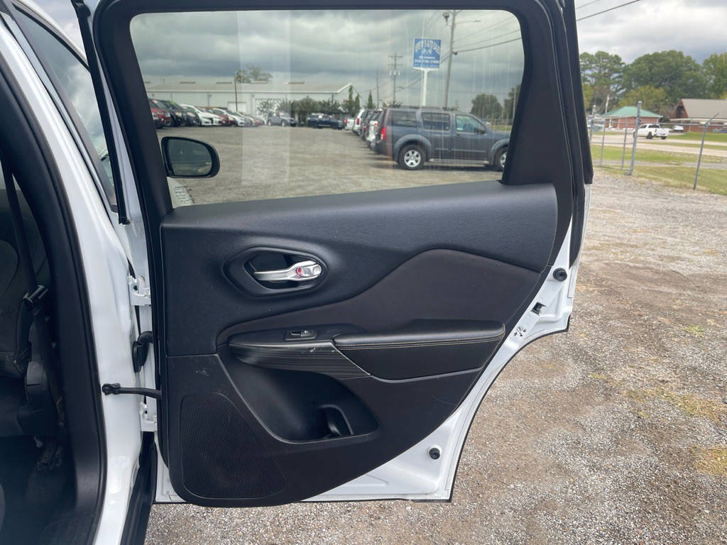 2016 Jeep Cherokee Image 18