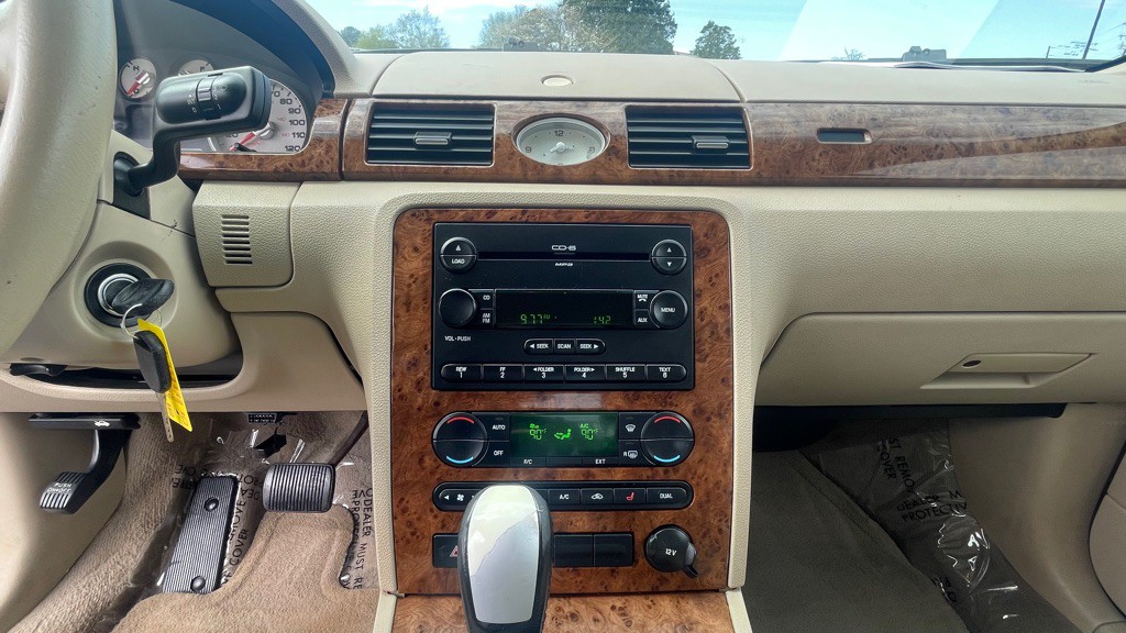 2005 Ford Five Hundred Image 5