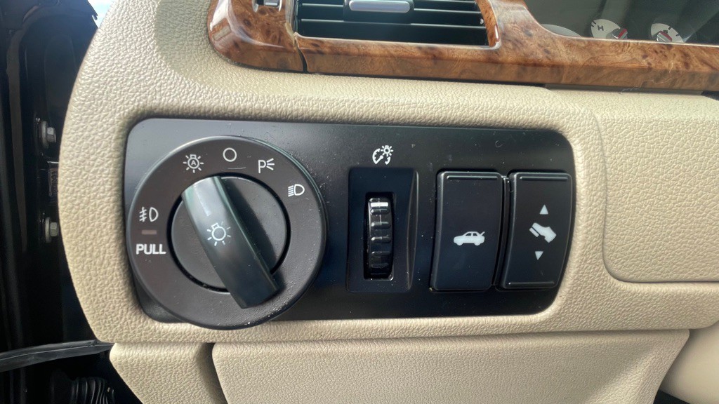 2005 Ford Five Hundred Image 8