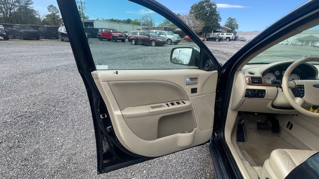 2005 Ford Five Hundred Image 9