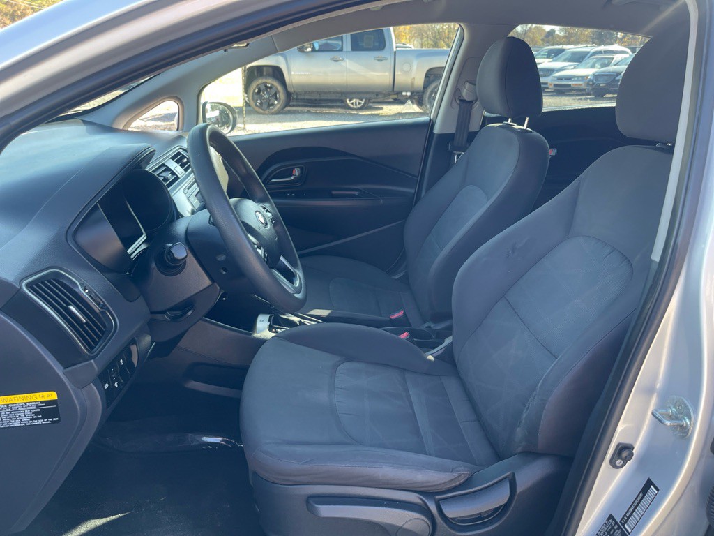 2016 Kia Rio Image 12