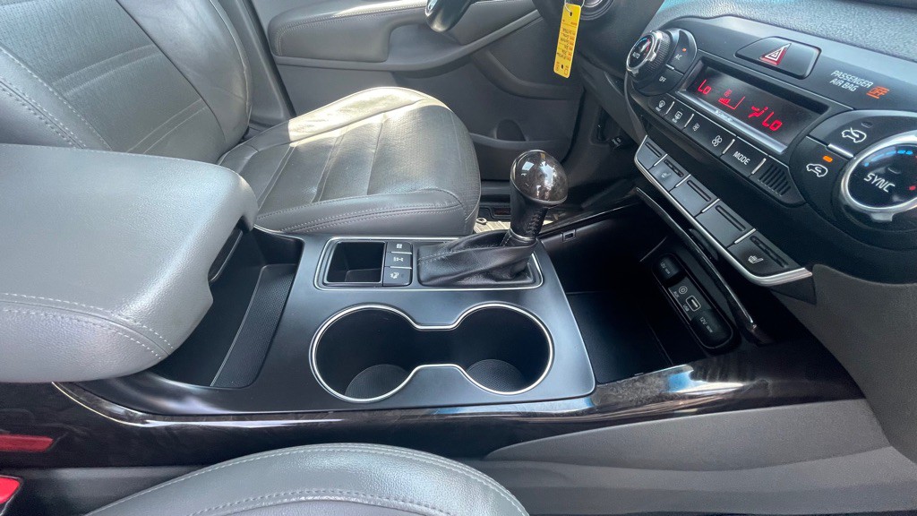 2016 Kia Sorento Image 12