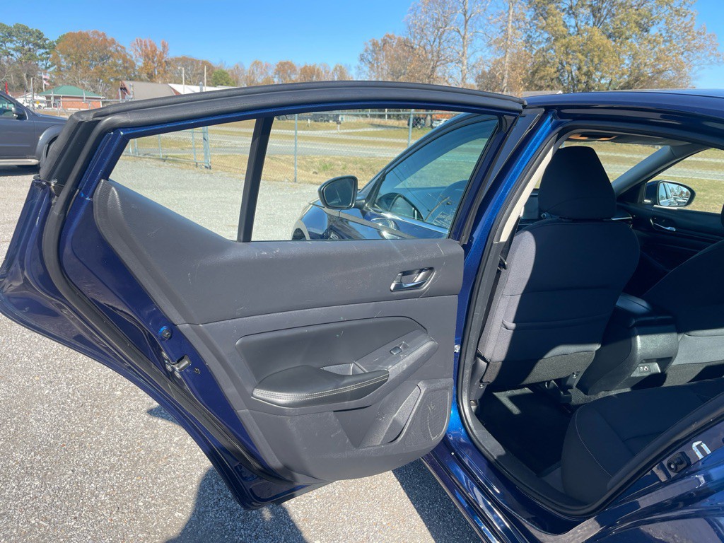 2019 Nissan Altima Image 16