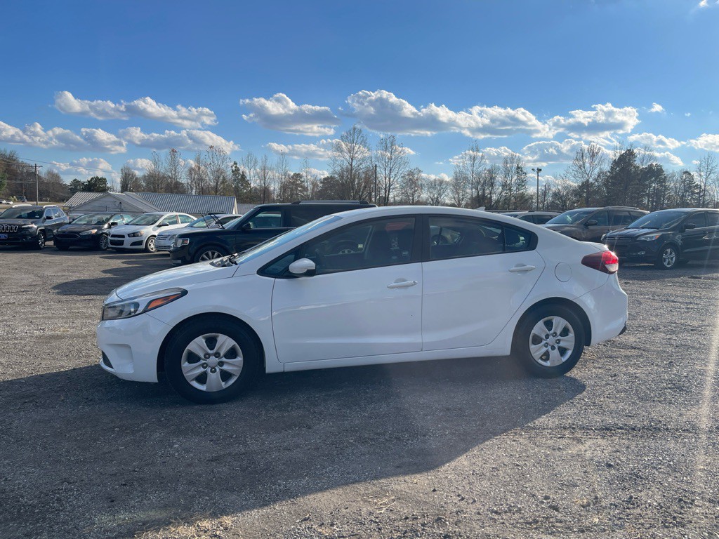 2017 Kia Forte Image 1