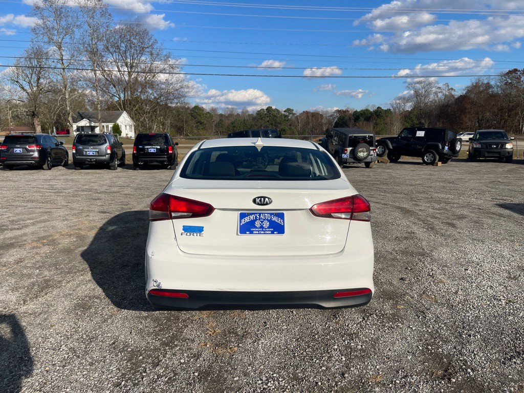2017 Kia Forte Image 4