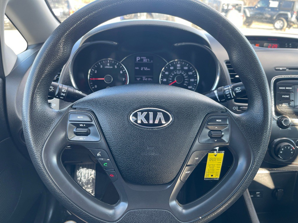 2017 Kia Forte Image 6