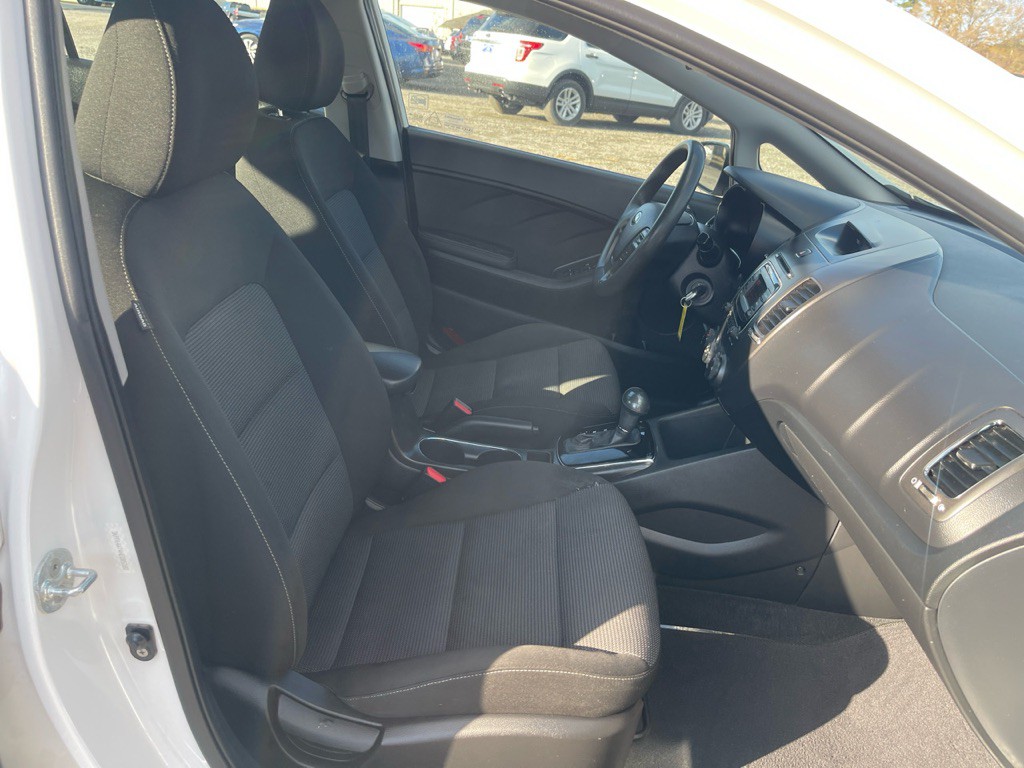 2017 Kia Forte Image 13