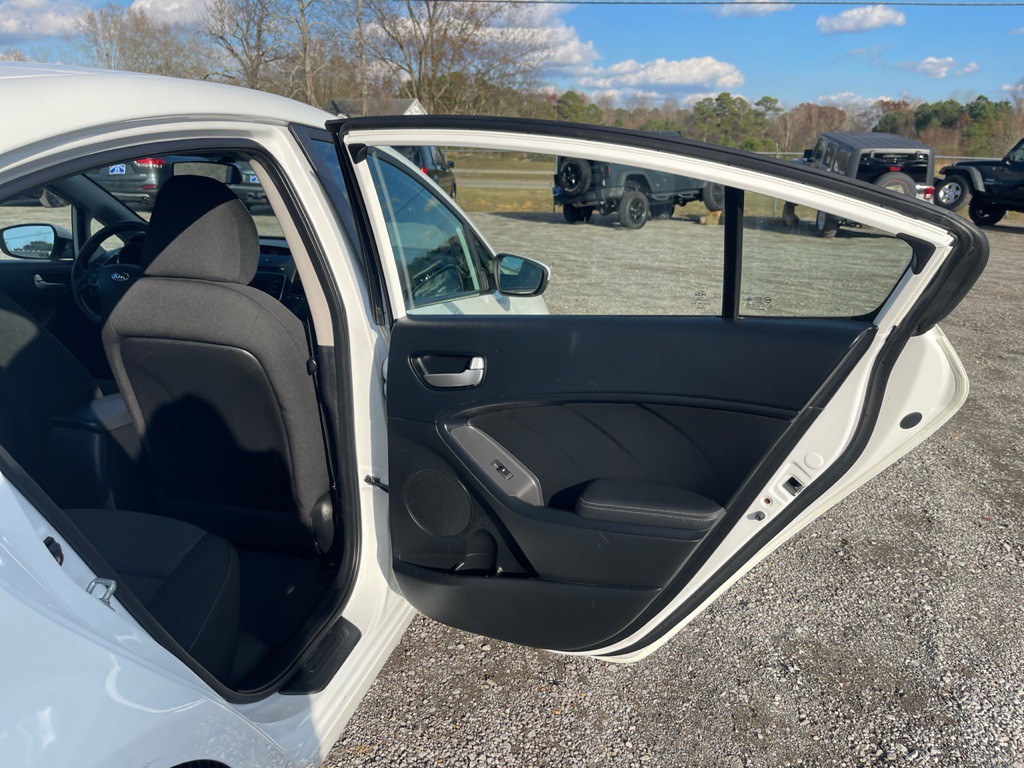 2017 Kia Forte Image 15