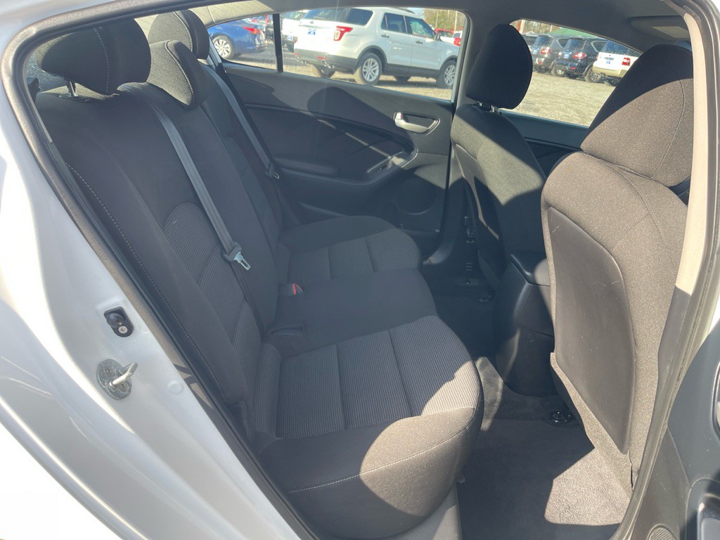 2017 Kia Forte Image 16
