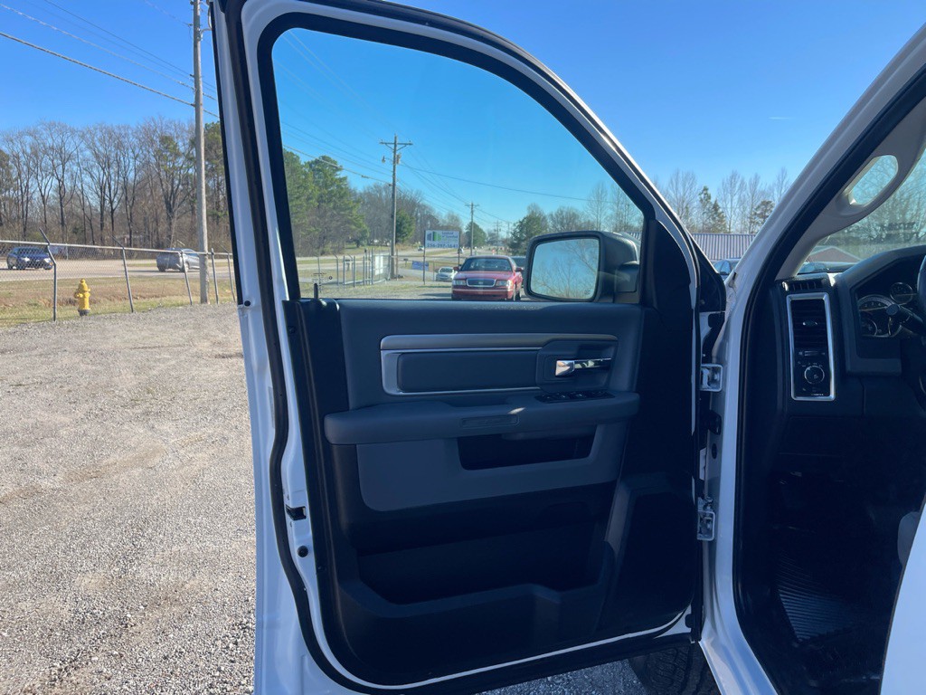 2016 RAM 1500 Image 12