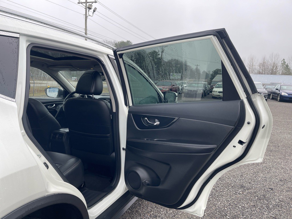 2020 Nissan Rogue Image 18