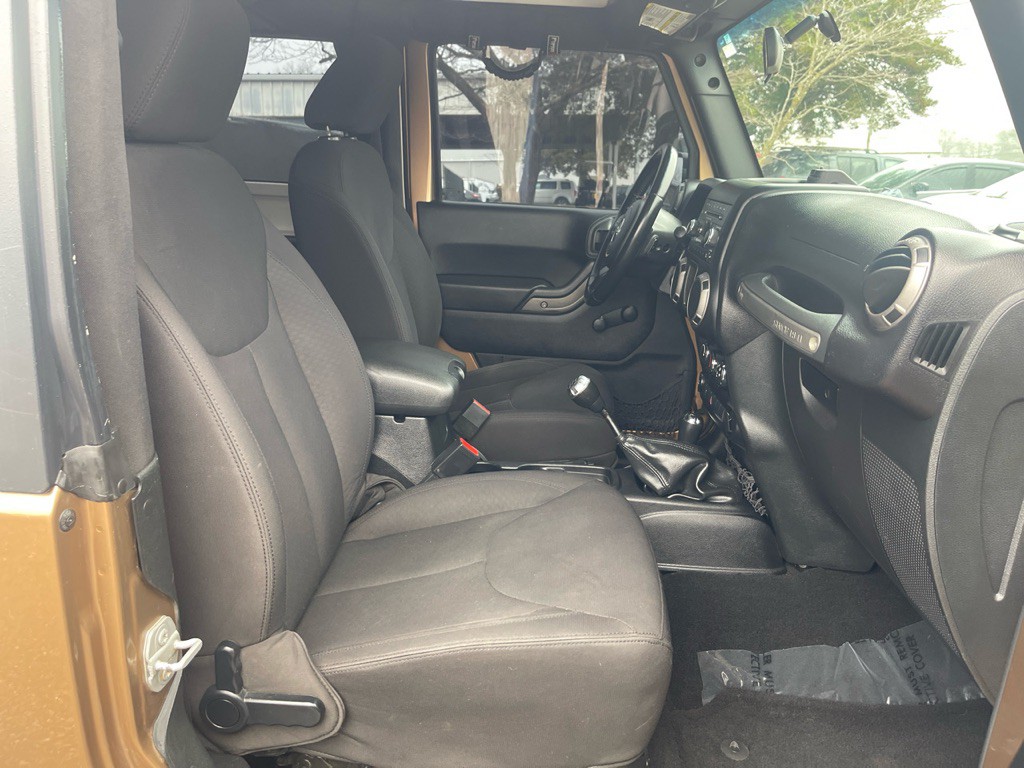 2015 Jeep Wrangler Image 12