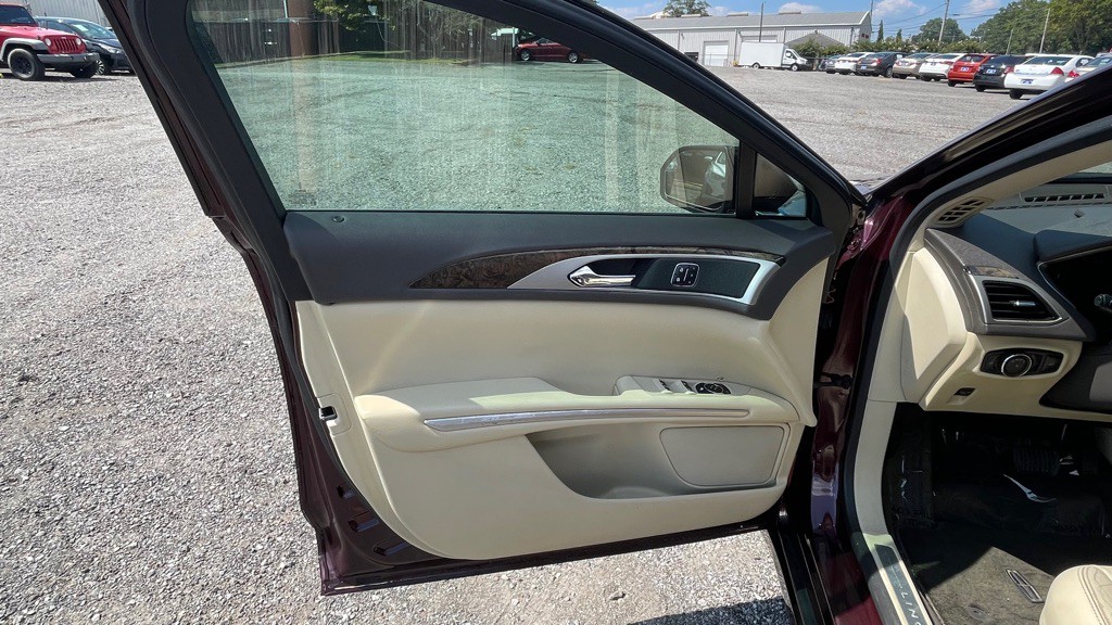 2013 Lincoln MKZ Image 13