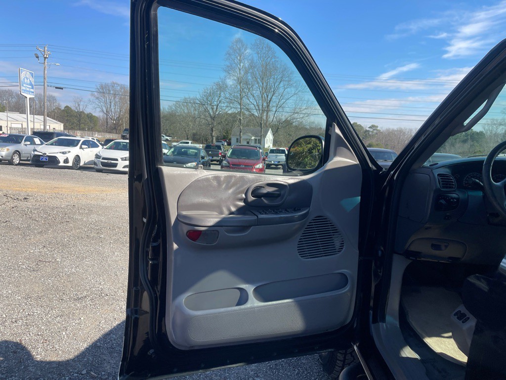 2001 Ford F-150 Image 8