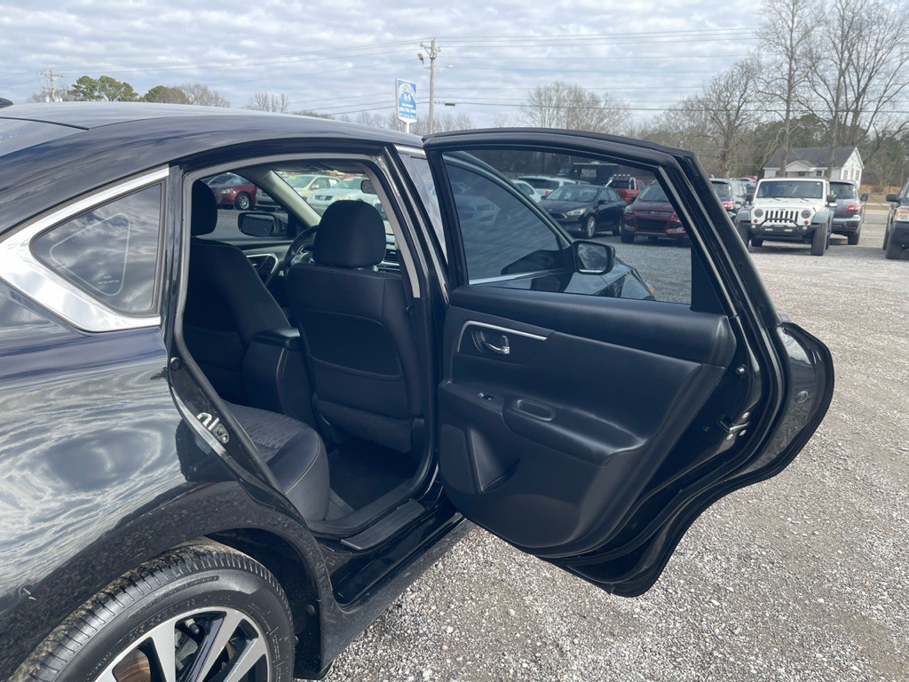 2018 Nissan Altima Image 16